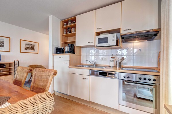 Kühlschrank, Mikrowelle, Geschirrspüler