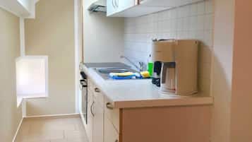 Kühlschrank, Mikrowelle, Ofen, Hochstuhl