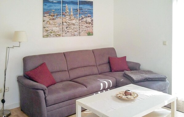 Una televisión, un reproductor estéreo