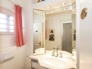 Shower, hair dryer, towels - Nautilus 12 from A&M - Nautilus 12 (Kampen (Sylt))