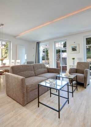 Unclassified image, 2 of 5, button