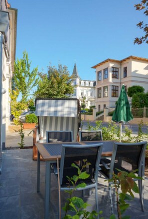 Unclassified image, 4 of 5, button