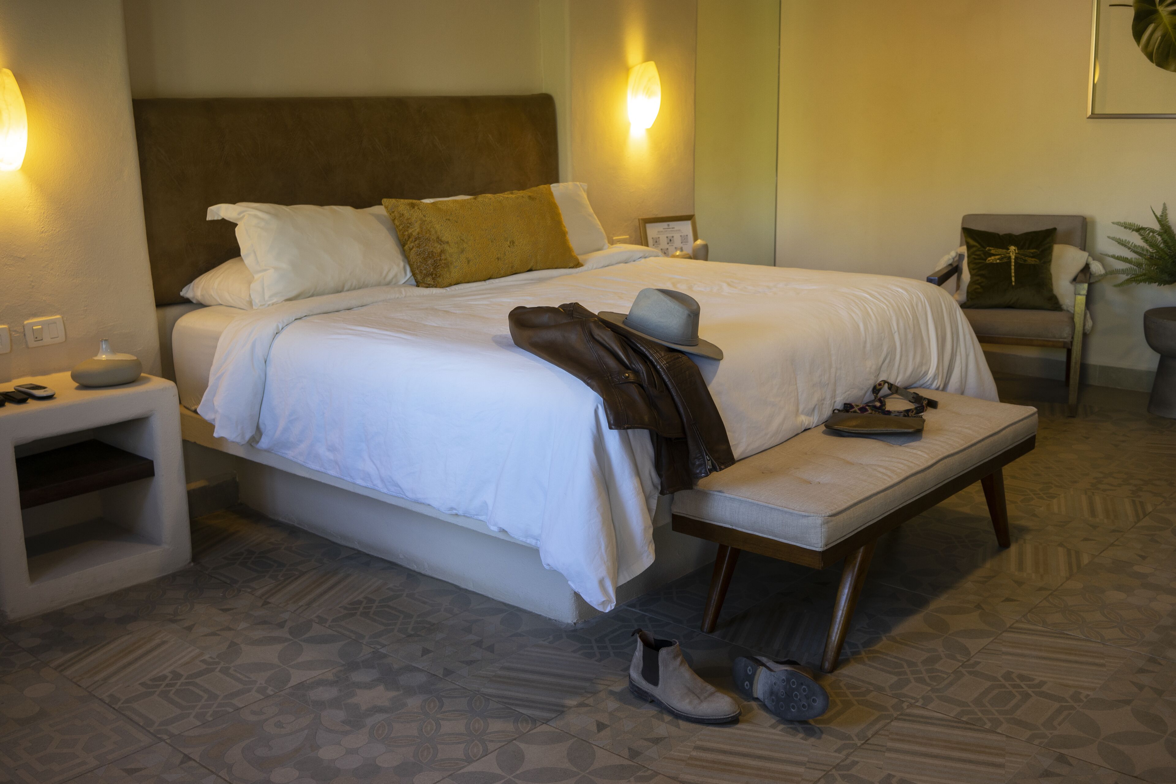 single room, 1 king bed | individually furnished, laptop workspace, iron/ironing board, bed sheets