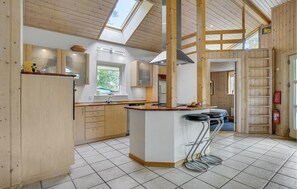 Réfrigérateur, plaque de cuisson, lave-vaisselle, cafetière/bouilloire