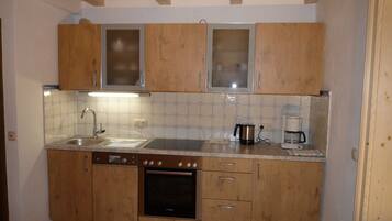 Fridge, oven, dishwasher, coffee/tea maker