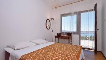 2 bedrooms, bed sheets