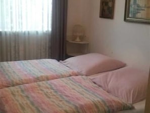 2 bedrooms, bed sheets