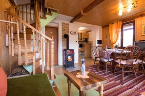 Télévision, cheminée, chaßne hi-fi