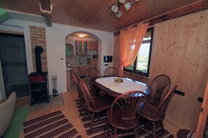 Dining - Holiday home in the forest next to river (Golik)