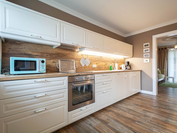 Køleskab, mikrobølgeovn, ovn, opvaskemaskine