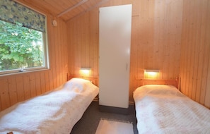 3 bedrooms, travel crib