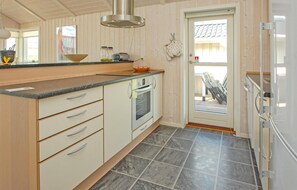 Kühlschrank, Mikrowelle, Herdplatte, Geschirrspüler