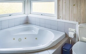 Shower - Amazing home in ålbæk with WiFi (Ålbæk)