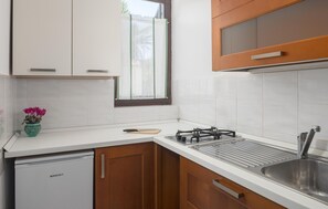 Fridge, stovetop, coffee/tea maker, cookware/dishes/utensils - Gorgeous apartment in Porec with swimming pool (Porec)