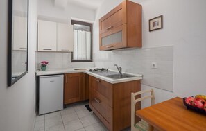Fridge, stovetop, coffee/tea maker, cookware/dishes/utensils - Gorgeous apartment in Porec with swimming pool (Porec)
