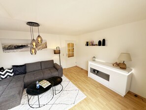 Unclassified image, 3 of 23, button