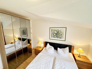 Unclassified image, 4 of 23, button