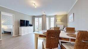 2 bedrooms, travel crib, WiFi