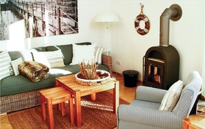 Fernseher, Kamin, DVD-Player