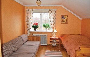 3 bedrooms, travel crib