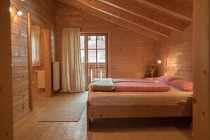 4 bedrooms, WiFi - Holiday home with balcony (Ausservillgraten)