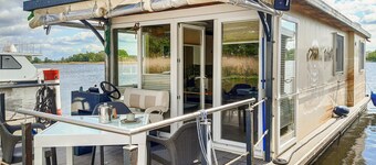 2 bedroom gorgeous ship in Havelsee