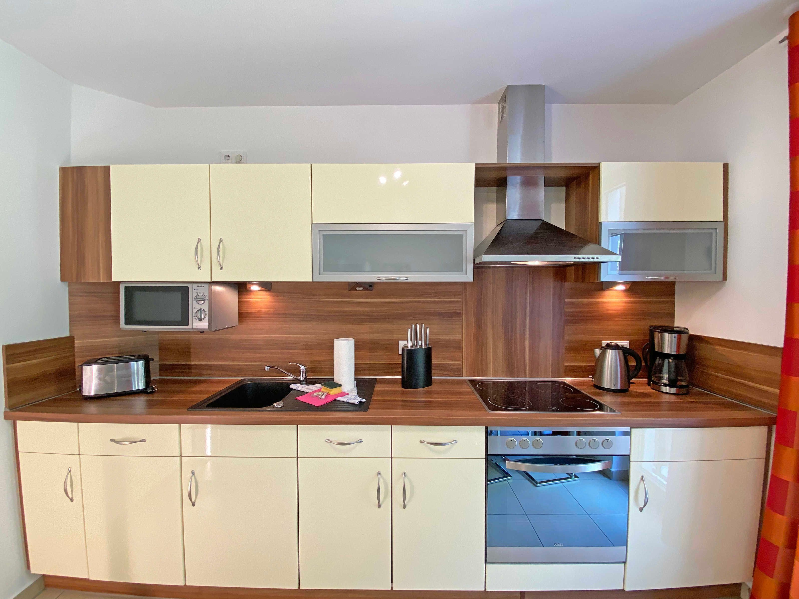 Kühlschrank, Mikrowelle, Ofen, Geschirrspüler