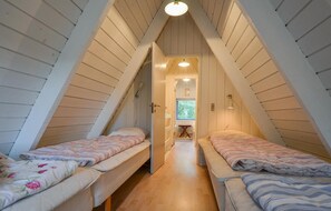 2 bedrooms, travel cot, free WiFi - Pet friendly home in Knebel with WiFi (Knebel)