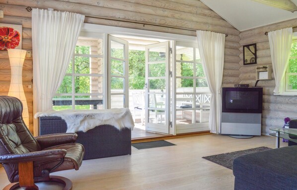 TV, fireplace, DVD player - Gorgeous home in Vejby with kitchen (Vejby)