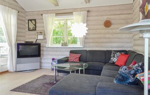 TV, fireplace, DVD player - Gorgeous home in Vejby with kitchen (Vejby)