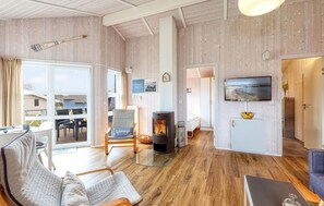 Fernseher, Kamin, DVD-Player