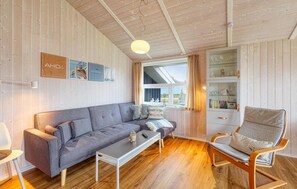 Fernseher, Kamin, DVD-Player