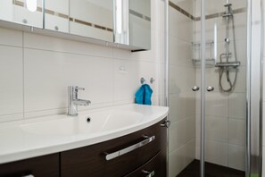 Shower, hair dryer, towels, soap - Vacation apartment Ostsee-Gruß ( from 18 years ) - Object 25891 - Ostsee-Gruß (Rostock)