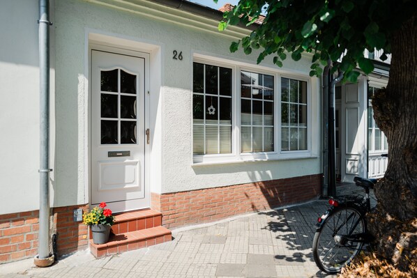 Unclassified image, 1 of 23, button