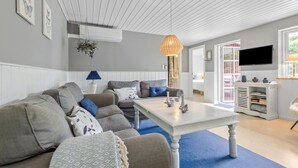 A modern living room with a grey sofa set, a white coffee table, and a hanging light fixture. - Cozy home in Ebeltoft with WiFi (Ebeltoft)