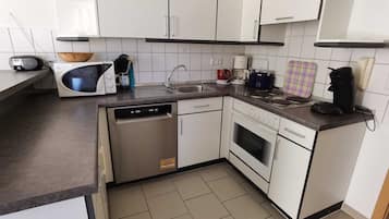 Réfrigérateur, micro-ondes, four, lave-vaisselle