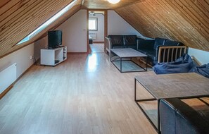 Fernseher, Kamin, DVD-Player, Tischfußball