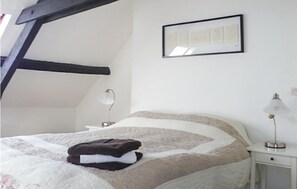 2 bedrooms, travel crib, free WiFi, bed sheets - Beautiful home in Montaudin with WiFi (Montaudin)