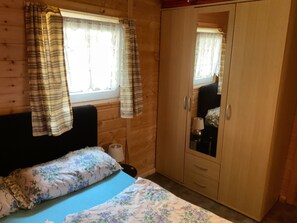 Unclassified image, 3 of 15, button - FeHaus 2 - Rügen-Fewo 07 (Dranske auf Rügen)