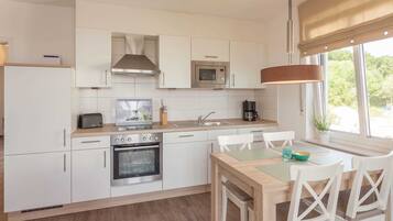 Kühlschrank, Mikrowelle, Ofen, Geschirrspüler