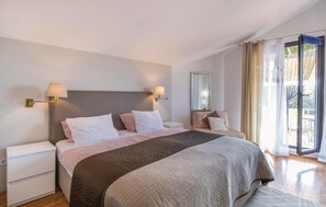 1 bedroom, travel cot, free WiFi, bed sheets
