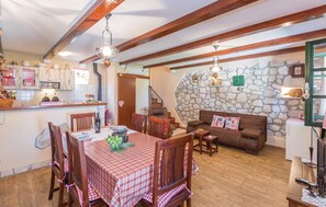 Dining - Amazing home in Gornji Tucepi (Gornji Tucepi)