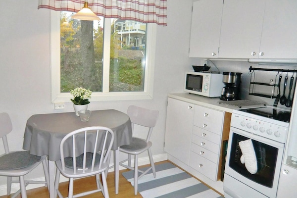 Kylskåp, spishäll och kaffe- och tebryggare