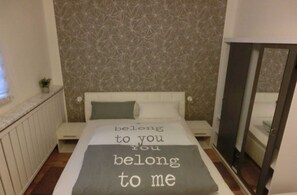 1 bedroom, desk, WiFi, bed sheets