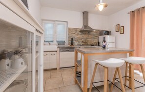 Fridge, stovetop, dishwasher, coffee/tea maker