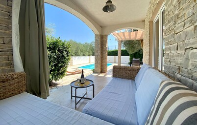 Nice home in Dobropoljana