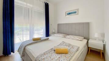 6 bedrooms, in-room safe, travel crib, bed sheets