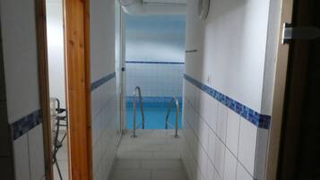 Inomhuspool och uppvärmd pool