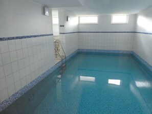 Inomhuspool och uppvärmd pool