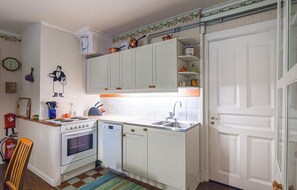 Kühlschrank, Mikrowelle, Herdplatte, Geschirrspüler